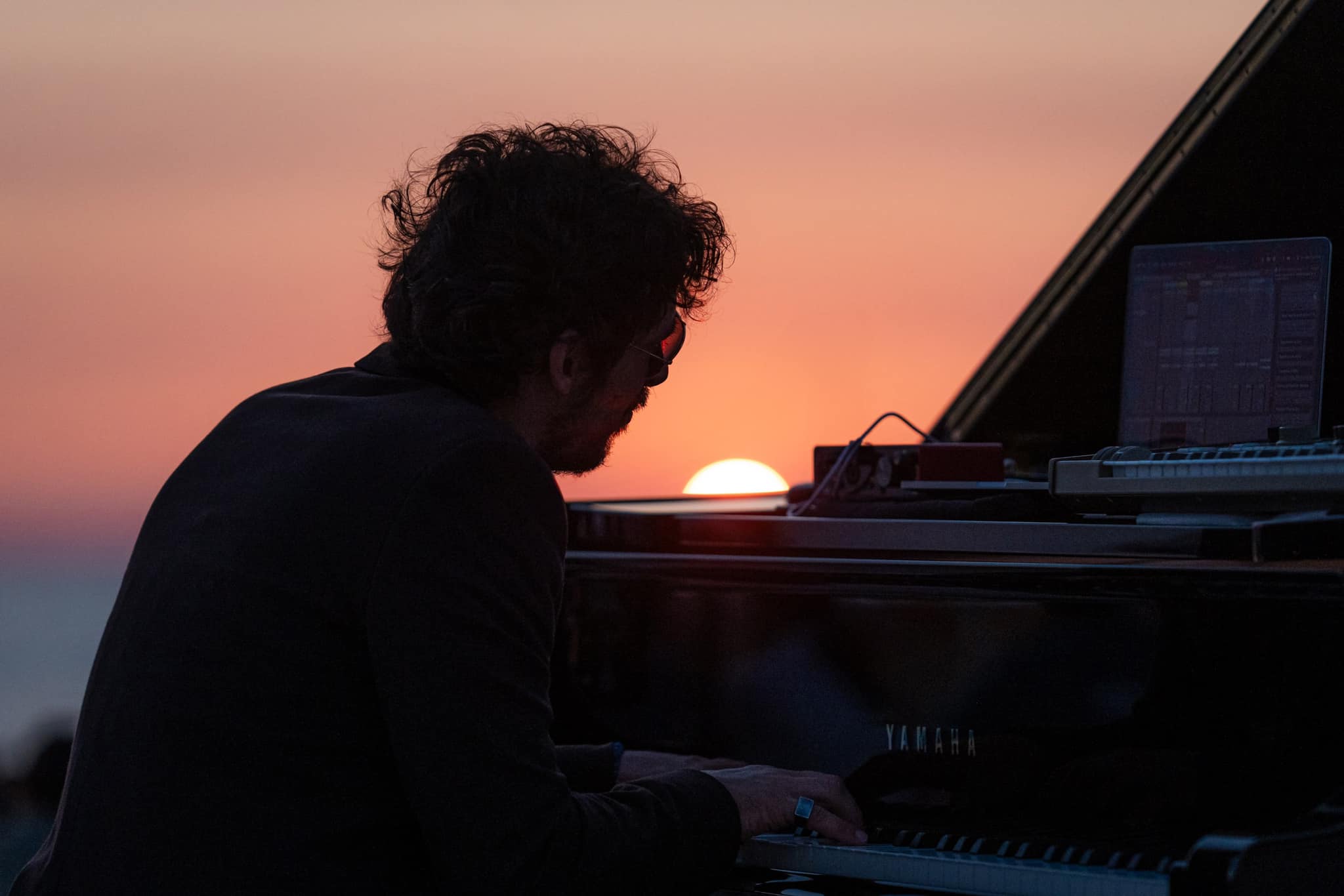 Claudio Vignali al pianoforte durante un concerto